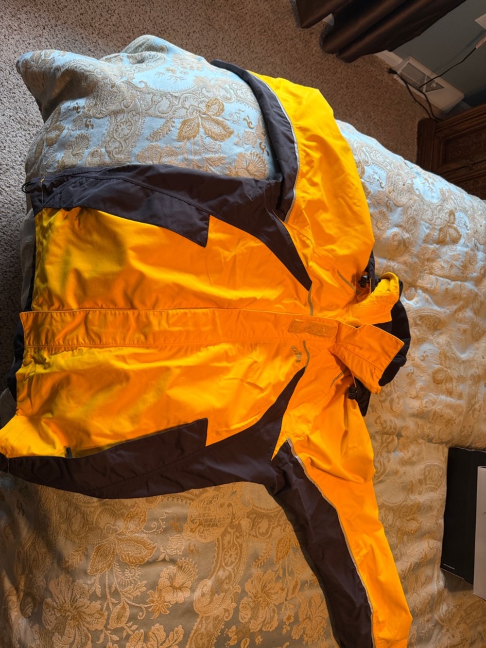 Gill High-Visibility Yellow Black Jacket